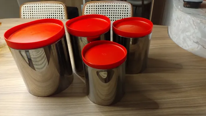 Potes inox 04 peças / tamanho diferente/ marca BRINOX/ somente 01 peça foi usada