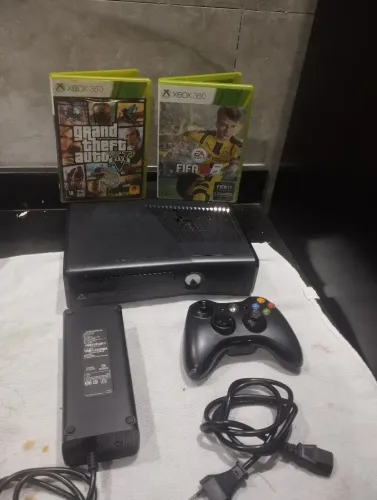 Xbox 360 com GTA 5 FIFA 17 leia o anúncio todo 