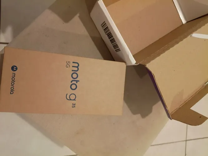 Celular Moto G35 verde