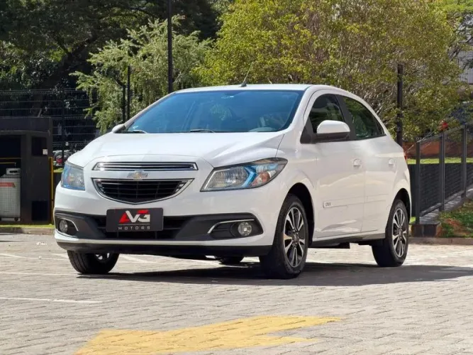 Chevrolet Onix Hatch LTZ 1.4 8V Flex Power Aut. 4P 2015