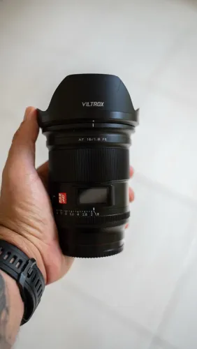 Lente Viltrox 16mm FF Sony