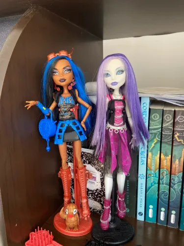 Bonecaa Monster High - Robecca e Spectra