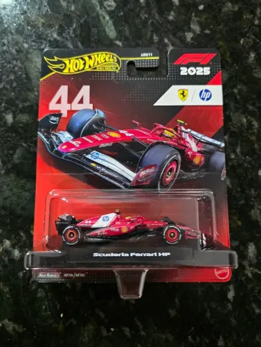 Hot Wheels Premium - Fórmula 1 Scuderia Ferrari HP #44