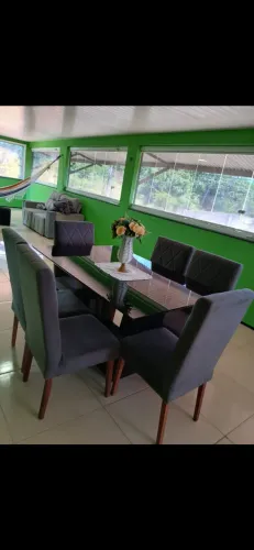 Vendo 6 cadeiras de mesa de jantar. 0bs: somente as cadeiras, exceto mesa