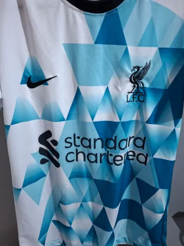 camisa Liverpool nike nunca usada exelente estado tamanho P