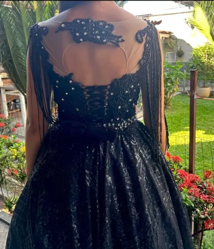 Vestido de festa de aniversário 15 anos preto quem ver se apaixona.