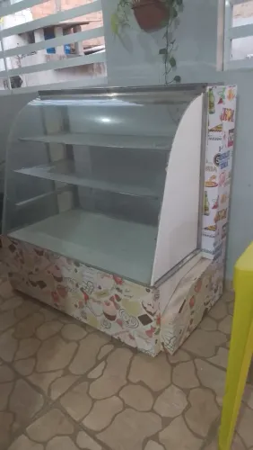 Vendo este balcão expositor para organizar seu comércio bolo pão salgado e etc