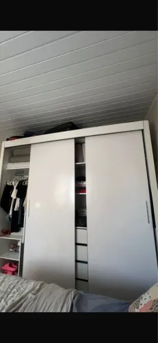 Guarda roupa branco