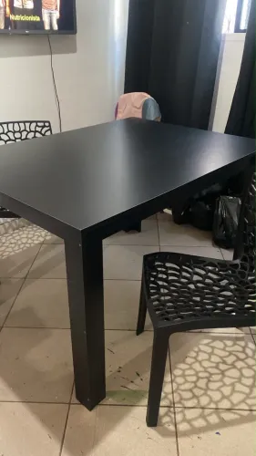Mesa com duas cadeiras