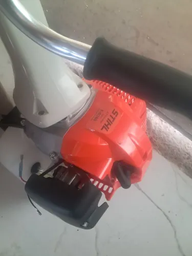 Roçadeira stil 380fs. No a nunca usada peguei no rolo n uso