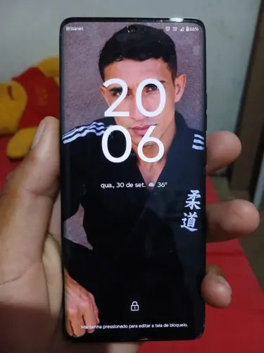 Vendo ou troco Motorola Edge 50 pro 256gb 12 de ram em perfeitas condições