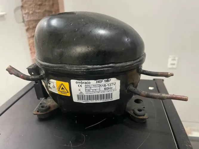 Geladeira inox Eletrolux motor avariado retirada de peças