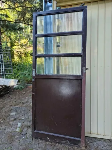 Porta de ferro com vidro