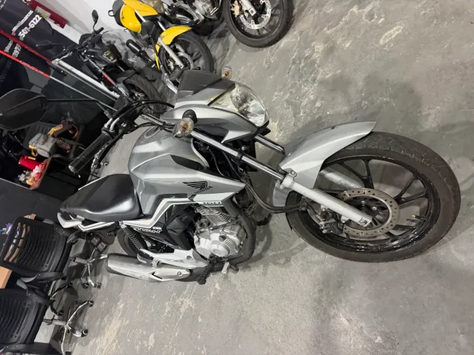 Cg 160 titan ano 2019 aceito cartão até 24 x. Cham zap *