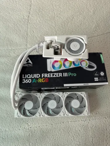 Water Cooler Artic Liquid Freezer lll Pro 360 A-RGB *4 MESES DE USO APENAS*