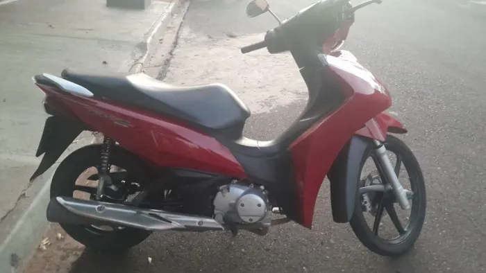 Vendo moto honda biz 125 ES vermelha