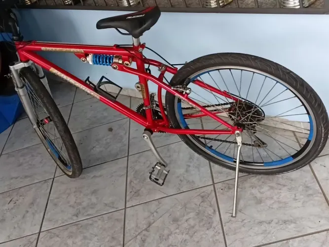 Bicicleta Sundown Brisk Downhill amortecedor duplo.peças antigas shiman. Peças originais.