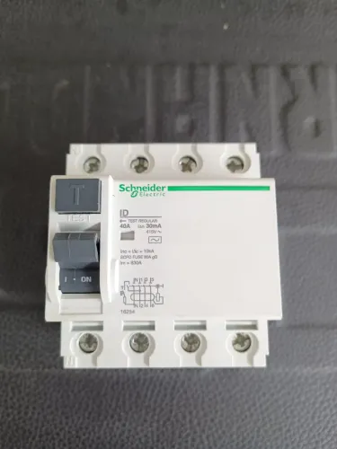 Vendo Interruptor diferencial residual 4p 40a 30ma, Schneider, novo.