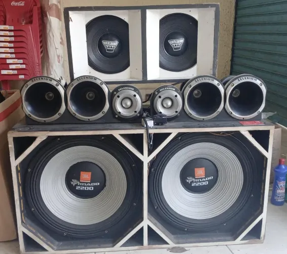 Som de carro completo , paredão fone 18 pesado