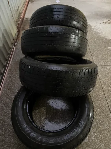 Pneu Bridgestone 265/65/17 usado