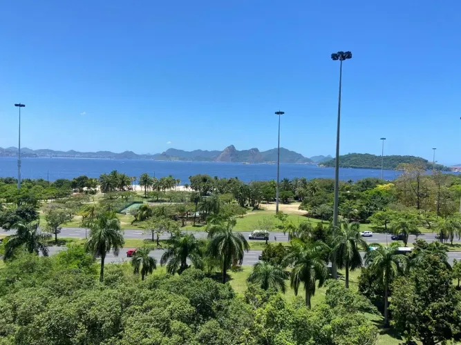 Apartamento para aluguel tem 100 metros quadrados com 2 quartos