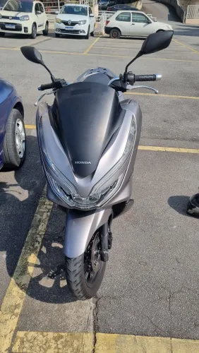 PCX em.excelente estado, feito todas as revisões  neste mês,, pegar e andar.