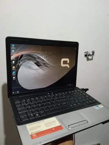 Notebook COMPAQ. Pentium Dual Core. 4 GB de memória. HD de 500 GB. Funcionando.