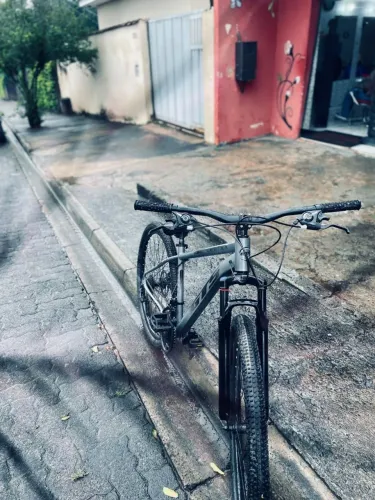 Vende se bicicleta aro 29 semi nova