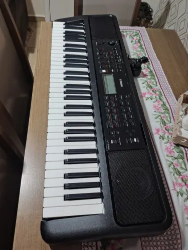Teclado Yamaha PSR e-383
