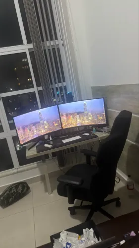 Mac Mini m4 + 2 monitores de 32 odyssey + mouse e teclado Apple 
