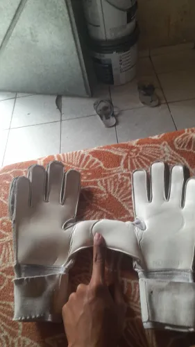 Luva de goleiro tam 10 usada só 1 vez
