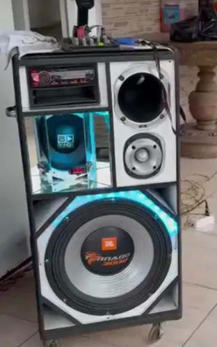 Caixa Bob tornado 15 1100rms muito forte