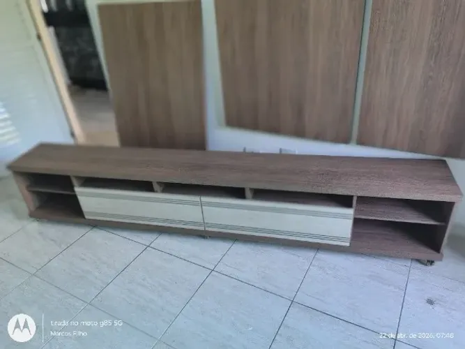 Rack de chão em madeira - 2 metros e 75 cm 