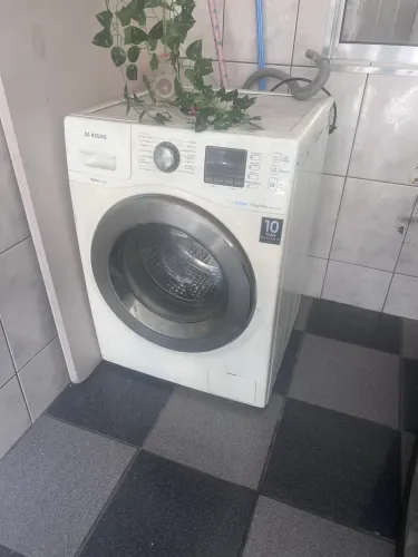 Máquina lava e seca usada