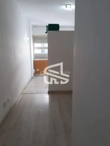 Kitnet Dividida em 2 Ambientes com 40M² a Menos de 50M do Metrô República