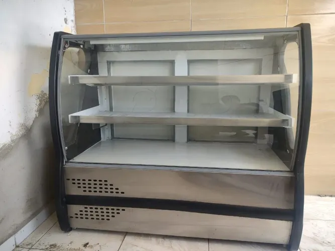 2 balcões pra padaria semi novos sem arranhão.