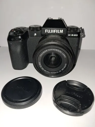 Fujifilm XS-20 com lente de kit XC15-45mm