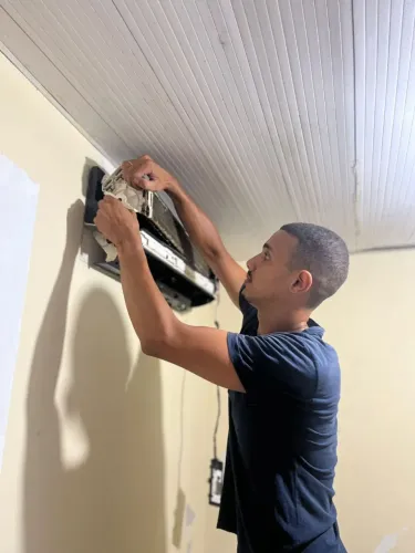 Promoção na Limpeza de Ar-Condicionado Split / Higienização Profissional