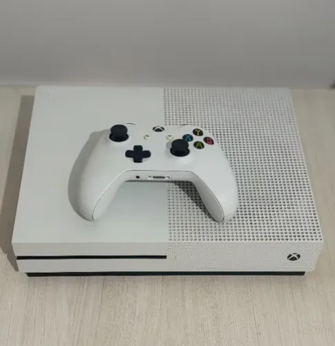 VENDO XBOX ONE S 1TB - R$ 900,00