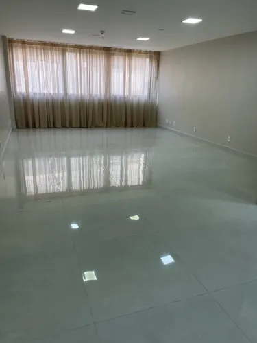 Sala ampla, toda reforma excelente localização 