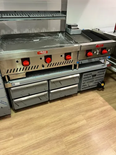 Balcão para chapa refrigerado com 4 gavetas novo