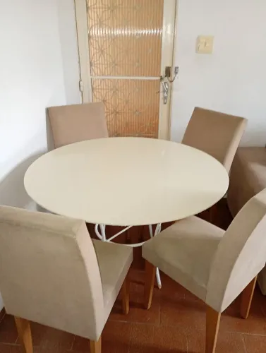 Conjunto mesa com 4 cadeiras