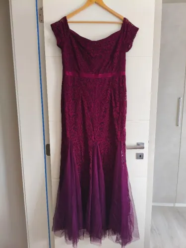 Vestido de festa em renda, cor Marsala. Tamanho GG