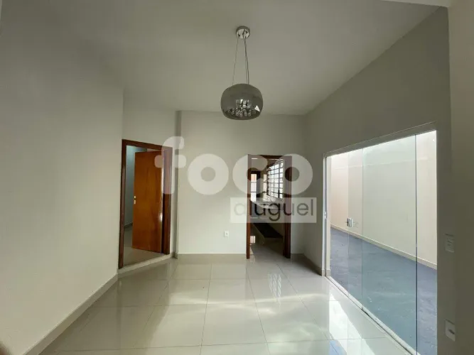 Casa para aluguel, 3 quartos, 3 suítes, 2 vagas, Santa Mônica - Uberlândia/MG