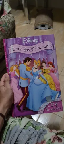 Livro infantil princesas disney cinderela, ariel e aurora