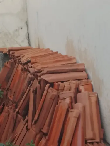 500 telhas de Barro.