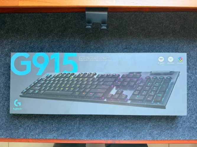 Teclado Logitech G915 tátil