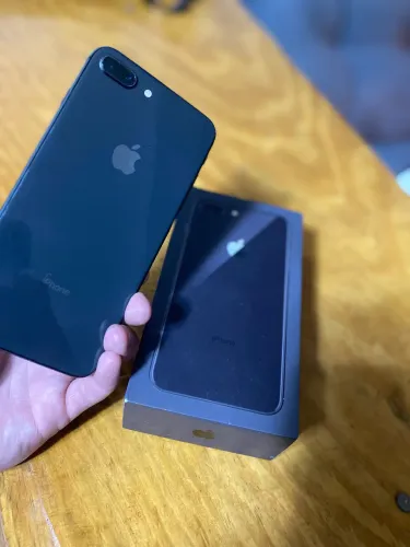 iPhone 8 Plus 64GB Cinza espacial 