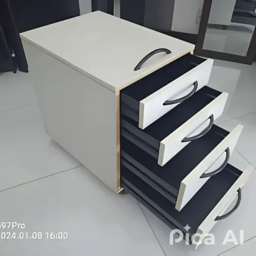Gaveteiros marca Giroflex com 04 gavetas em aço e rodinhas