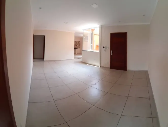 TRÊS QUARTOS NO JARDIM AMÁLIA